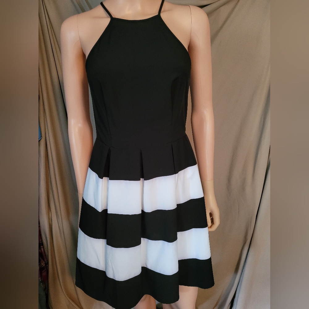Size 5/6 Womens halter dress.by B Darlin(Black/White)